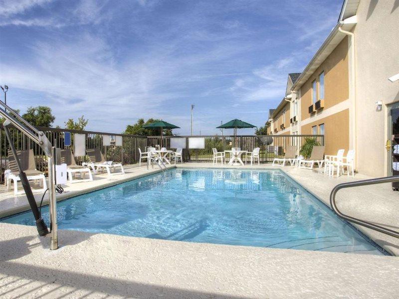 Quality Inn Fitzgerald Εξωτερικό φωτογραφία