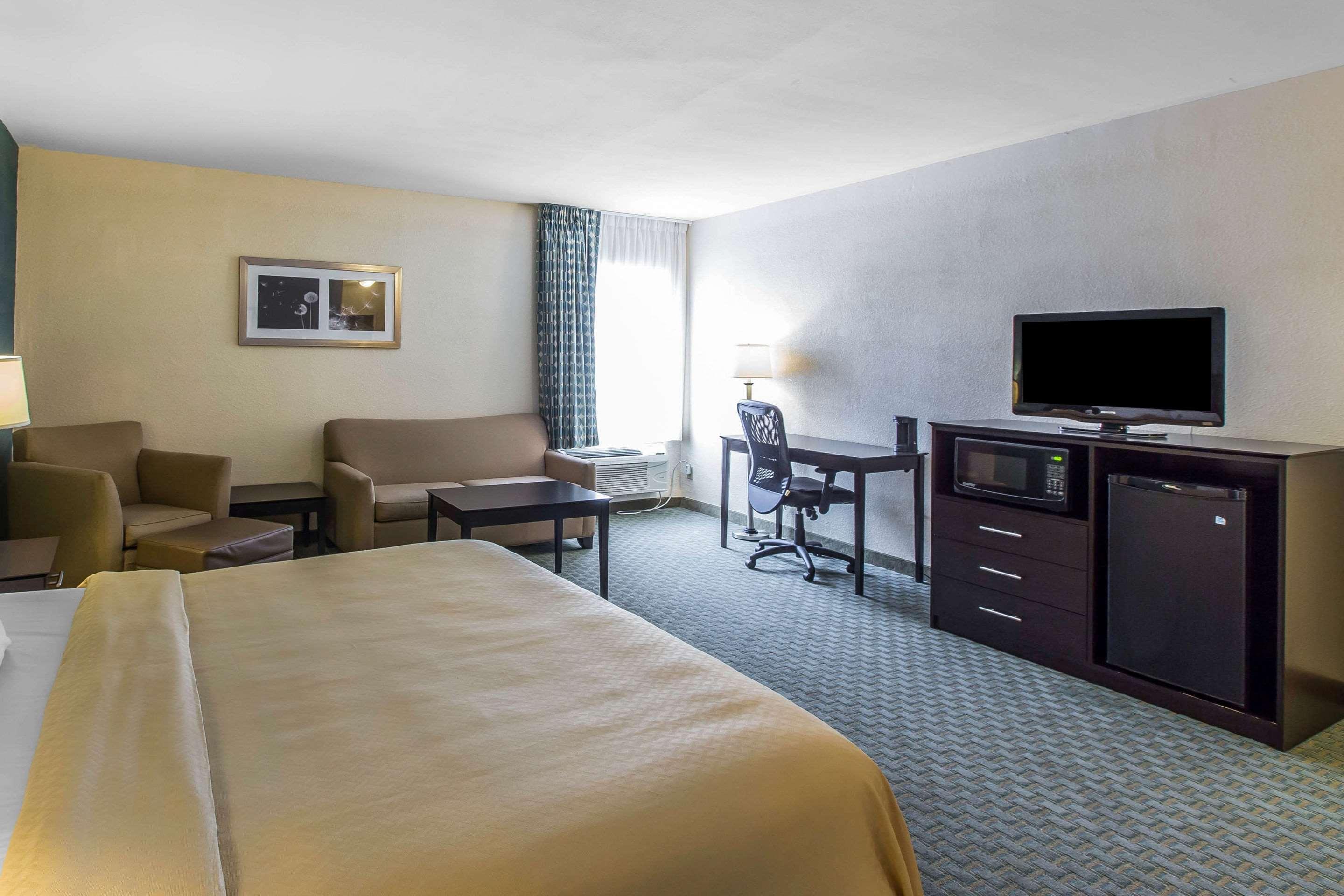 Quality Inn Fitzgerald Εξωτερικό φωτογραφία