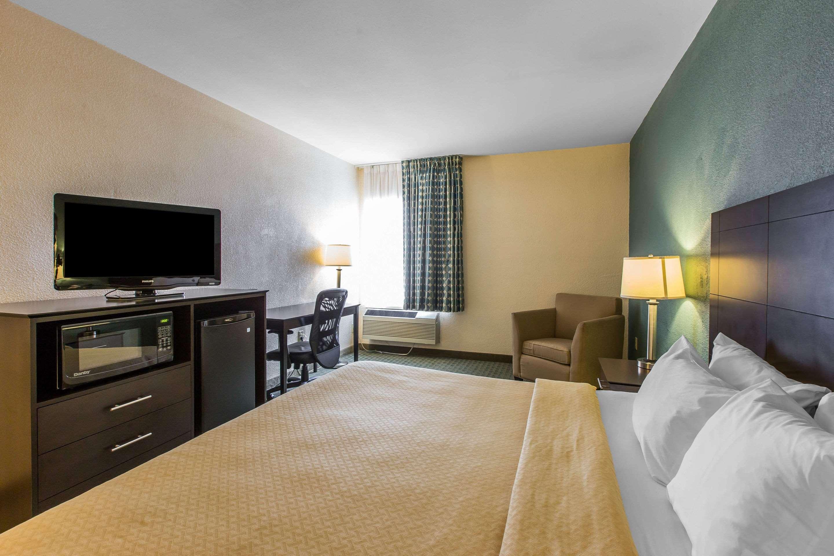 Quality Inn Fitzgerald Εξωτερικό φωτογραφία